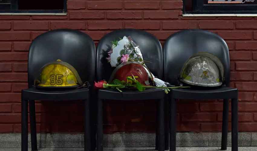 Ultimo adiós a los tres bomberos voluntarios que murieron en el incendio de Caseros
