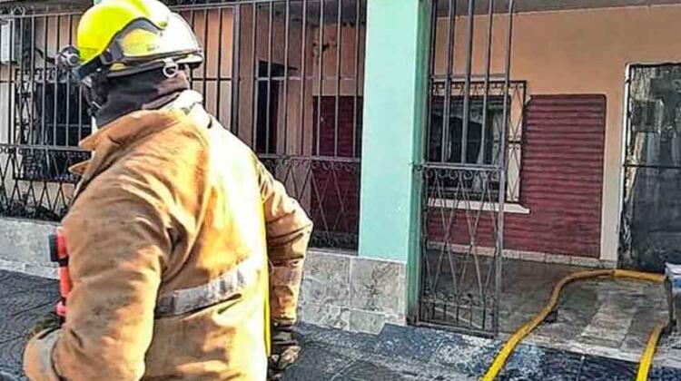 Bomberos de Concordia salvan a una anciana de las llamas