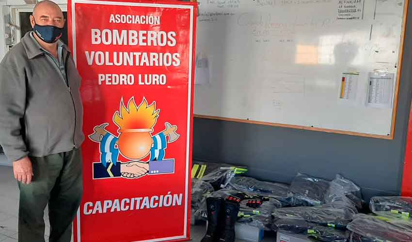 Bomberos adquirieron nueva equipación hecha a medida en Austria