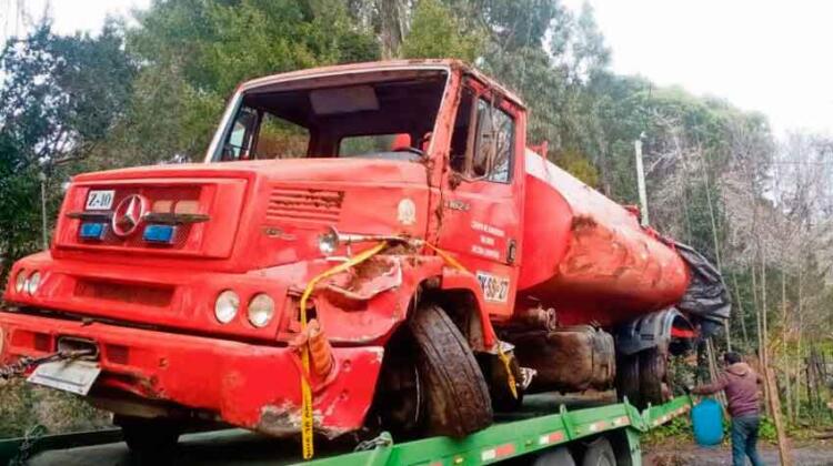Bomberos necesitan apoyo para reponer camión aljibe perdido en un accidente
