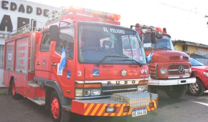 El cuartel de Bomberos Voluntarios de El Peligro tiene nueva autobomba