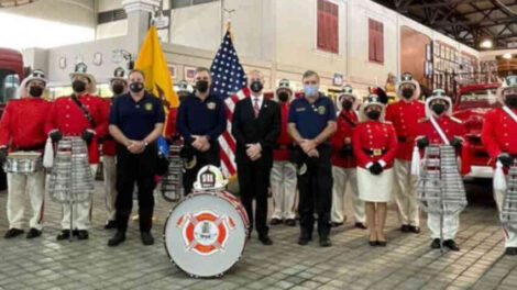 Bomberos de Guayaquil homenajean a bomberos caídos el 11-S