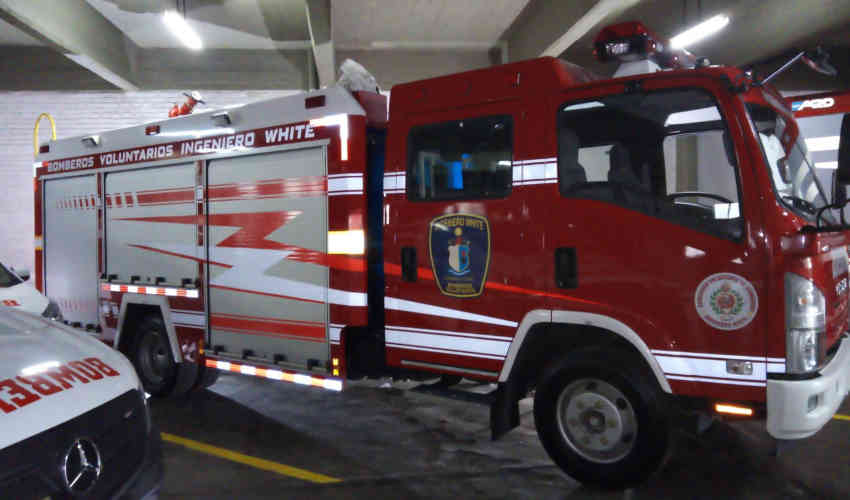 Bomberos Voluntarios de Ingeniero White presentaron nueva unidad 0KM