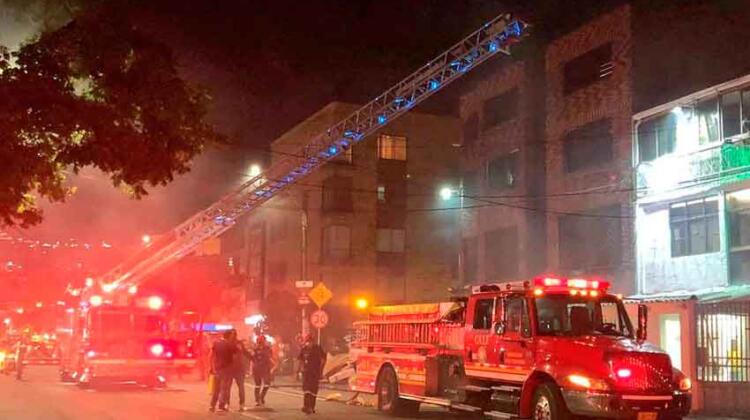 Un bombero resultó herido durante incendio en Cali