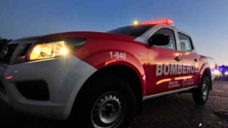 Entregaron móviles a los Bomberos y a San Luis Solidario