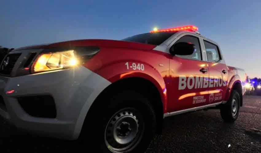 Entregaron móviles a los Bomberos y a San Luis Solidario