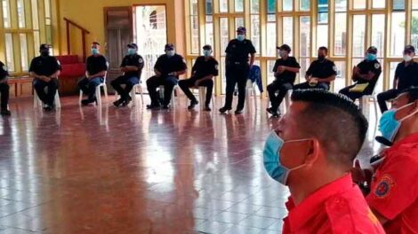 Bomberos se capacitan en manejo y traslado de pacientes
