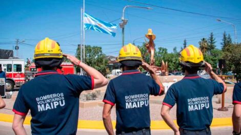Maipú remodeló el emblemático Monumento al Bombero