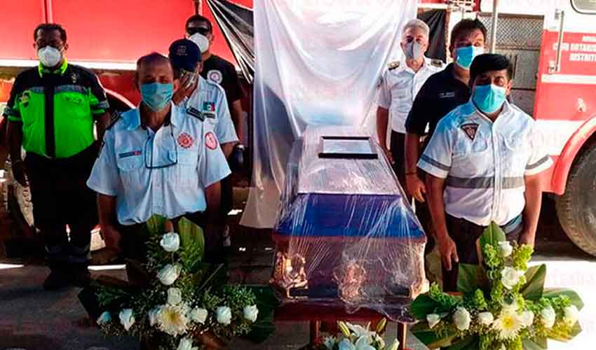 Le dan último adiós a comandante de Bomberos Metropolitanos 