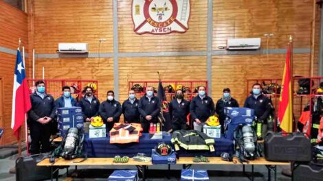 Bomberos de Aysén reciben moderno equipamiento para emergencias