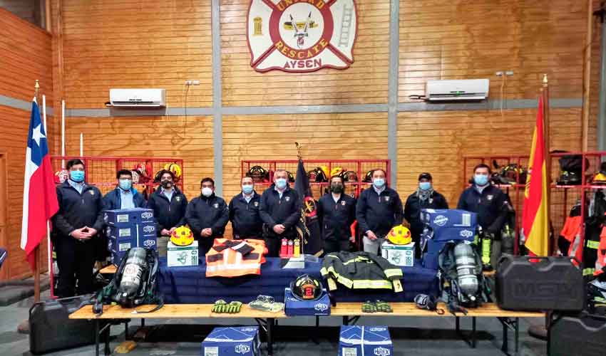 Bomberos de Aysén reciben moderno equipamiento para emergencias