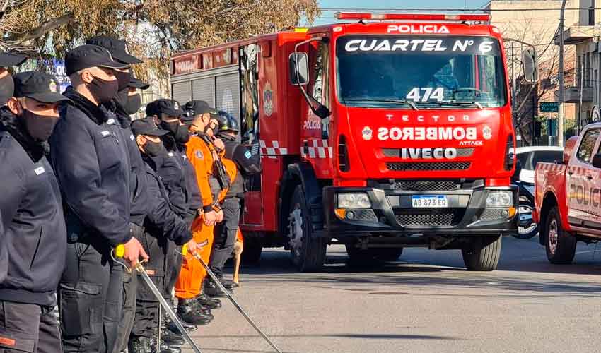 La Provincia de Neuquén compra equipos de protección a Bomberos
