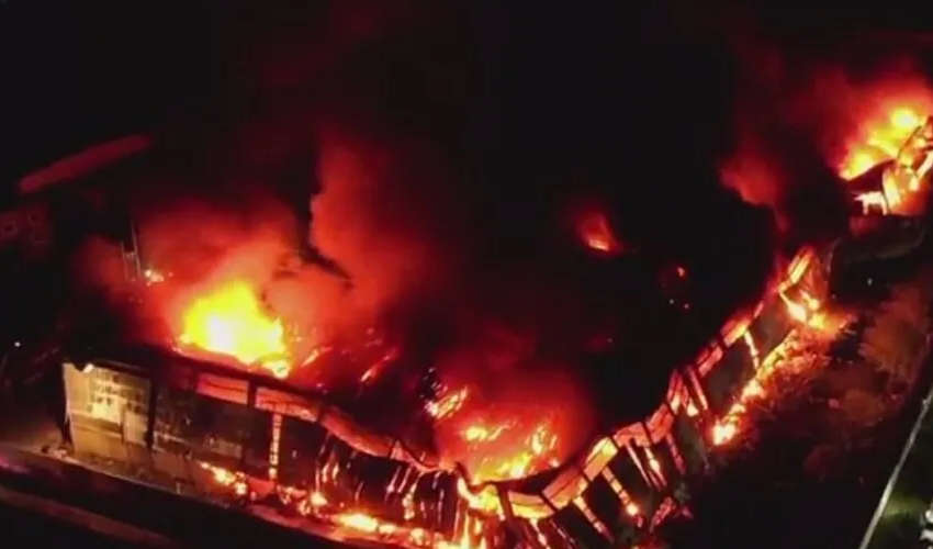 Más de 20 dotaciones de Bomberos trabajaron en un Incendio