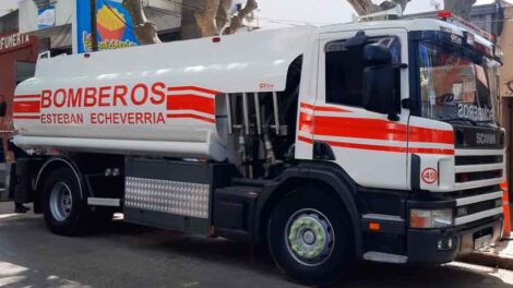Bomberos de Esteban Echeverría adquirieron un nuevo cisterna