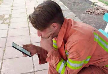 Un bombero rindió un examen mientras combatía un incendio