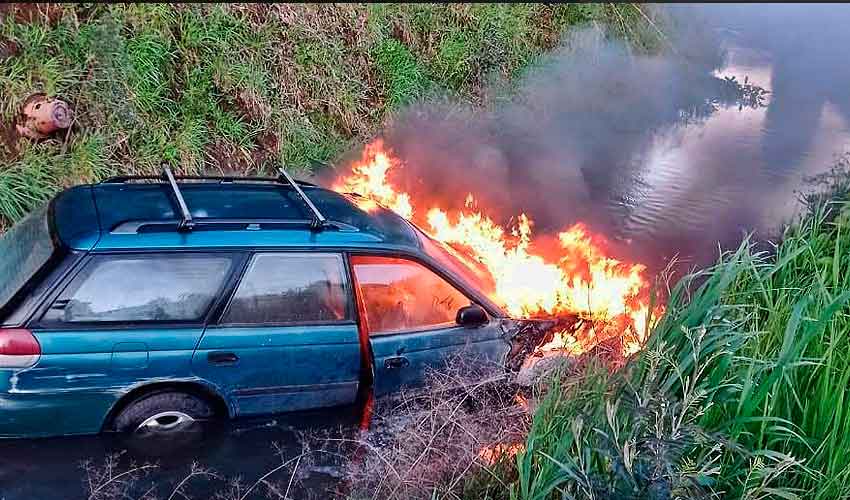 Conductor agrede y amenaza a Bomberos tras haberlo rescatado