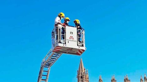 Bomberos reciben una autoescala que alcanza los 32 metros de altura