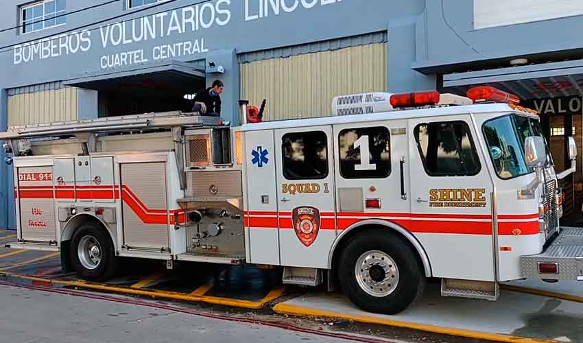 Bomberos Voluntarios de Lincoln recibieron un nuevo autobomba