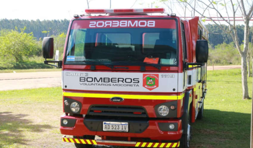 Bomberos voluntarios de Mocoreta con nuevo autobomba