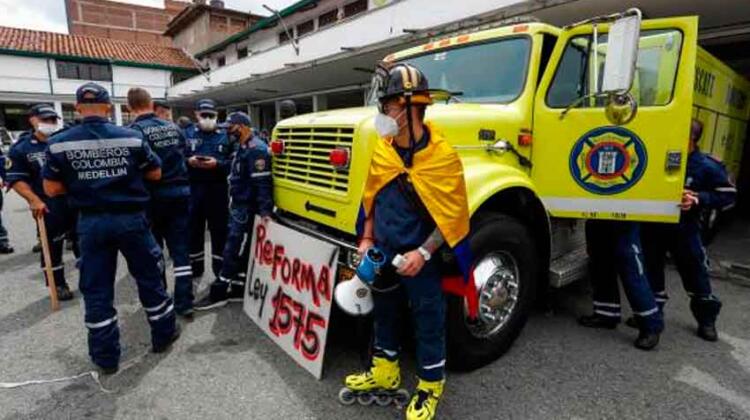 Bomberos de Medellín se movilizarán para exigir mejores condiciones laborales