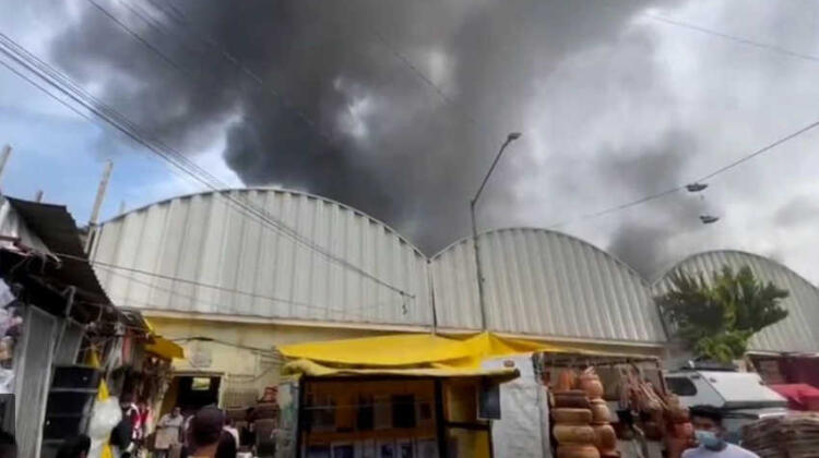 Gran incendio en el Mercado Sonora de CDMX