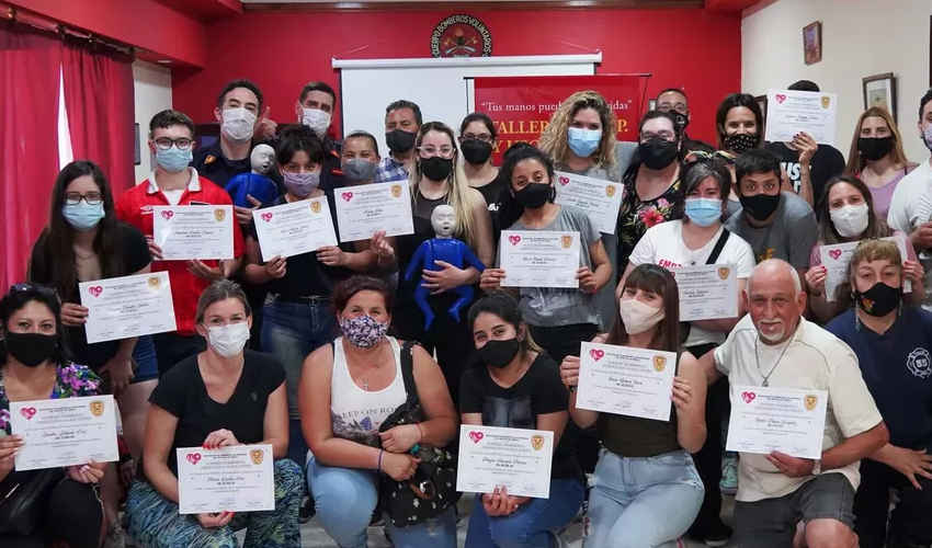 Bomberos de Merlo enseñan RCP a la comunidad