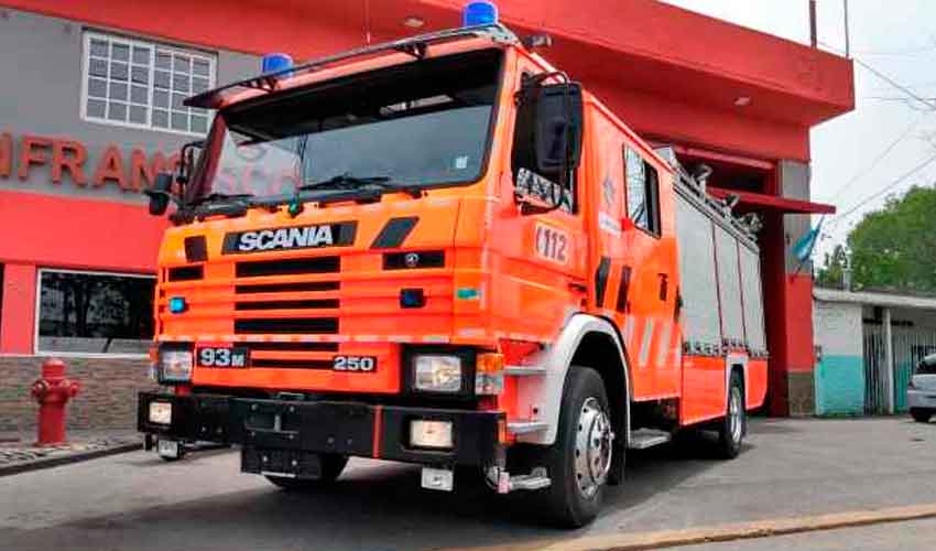 Bomberos voluntarios de Solano compraron tres autobombas
