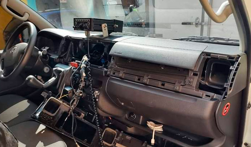 Rompen vidrio de ambulancia de bomberos para robarles el radio