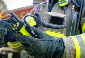 Tecnología: Nueva radio para bomberos que resiste al fuego