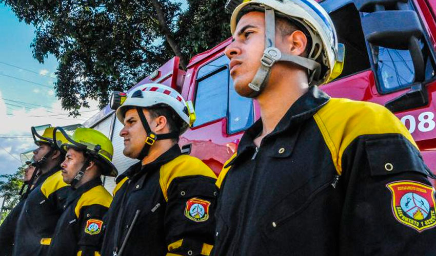 Bomberos de Cuba celebran sus 325 años de existencia