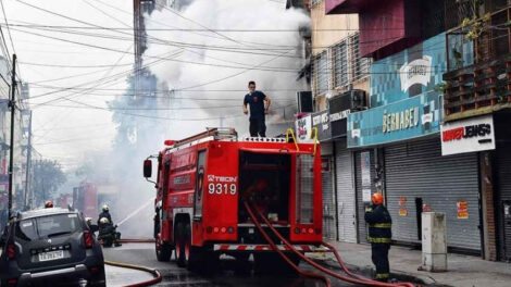 Se incendio una galería comercial en Floresta