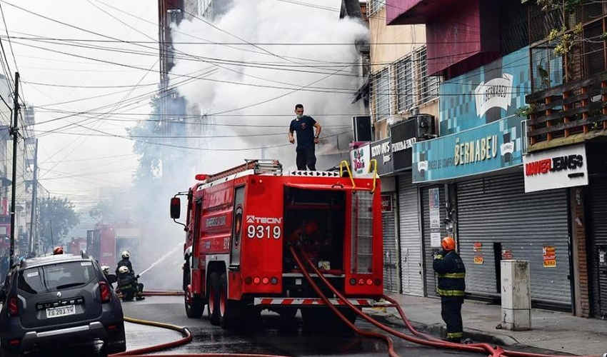 Se incendio una galería comercial en Floresta