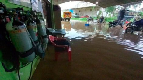 Se inunda el cuartel de Bomberos en Trinidad tras fuerte lluvia