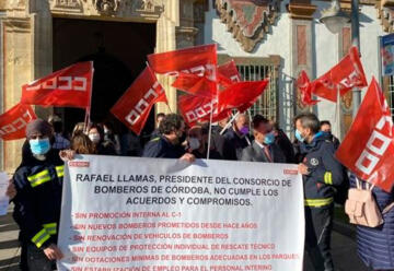Bomberos de Córdoba protestan por la falta de promoción interna