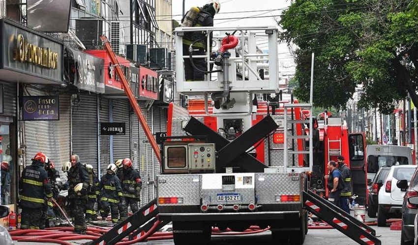 Se incendio una galería comercial en Floresta