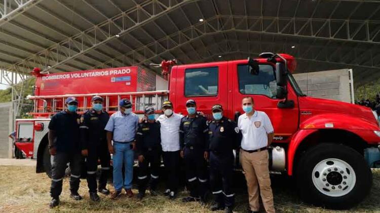 Prado recibe una nueva máquina de bomberos
