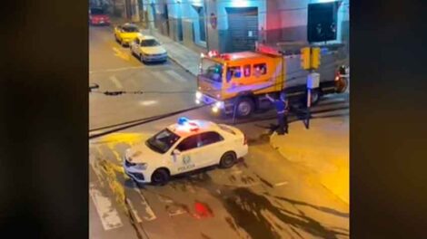 Policía cerró el paso a bomberos que querían asistir a accidentados