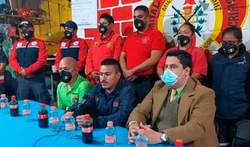 Director de policía amenaza con desaparecer a los bomberos
