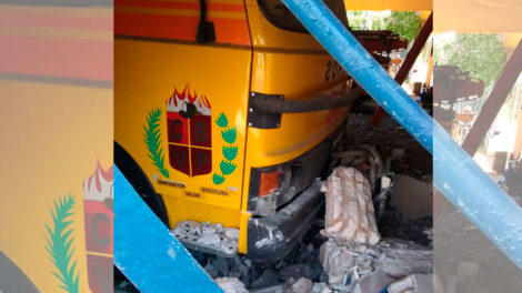 Chocan y causan destrozos en cuartel de Bomberos Voluntarios