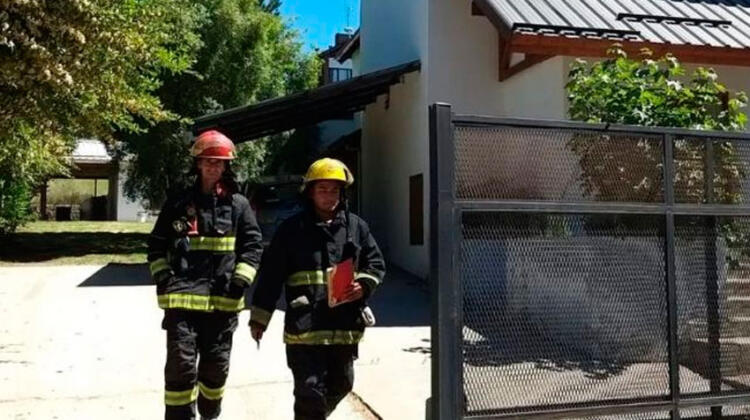 Se llenó su casa de humo y llamó a los bomberos: tenía comida en el horno