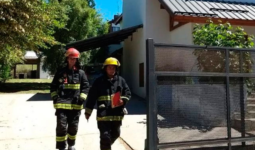Se llenó su casa de humo y llamó a los bomberos: tenía comida en el horno
