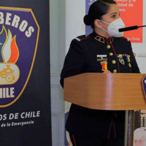 Bomberos de Chile se compromete a erradicar de la institución la violencia de género