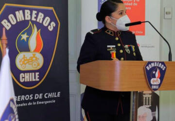 Bomberos de Chile se compromete a erradicar de la institución la violencia de género