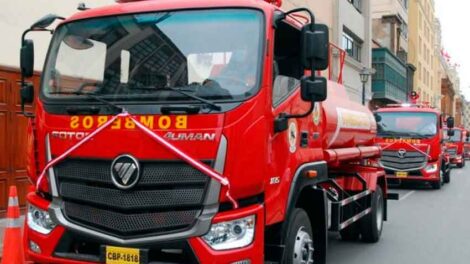 Entregan unidades móviles los Bomberos Voluntarios del Perú