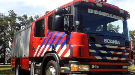 Bomberos Voluntarios La Playosa con moderno autobomba