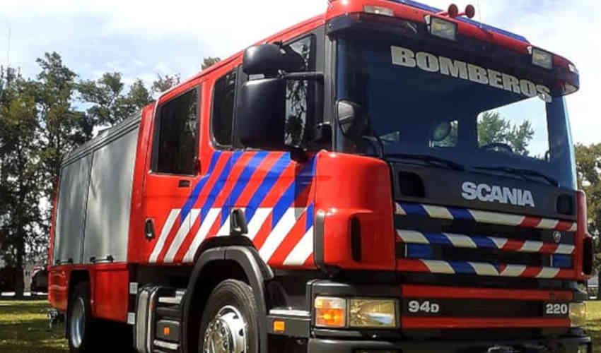 Bomberos Voluntarios La Playosa con moderno autobomba
