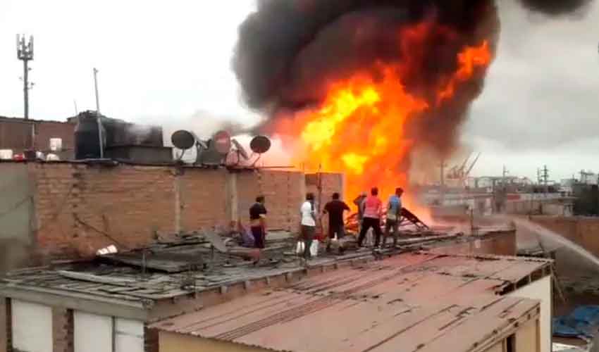 Incendio en el Callao destruyó 11 viviendas