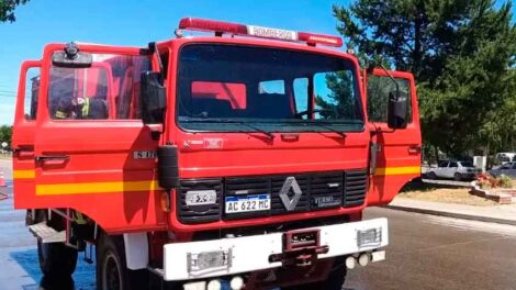 Bomberos de Esquel suman una autobomba 4x4 a su flota