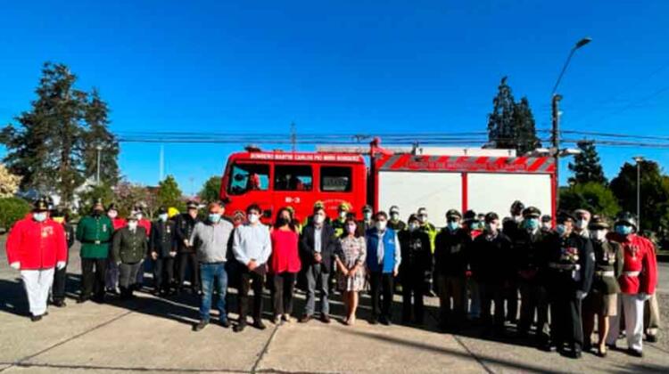 Gobierno Regional de Los Ríos entregó nuevo carro a Bomberos