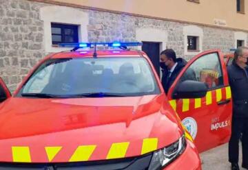 Diputación entrega seis vehículos a bomberos voluntarios
